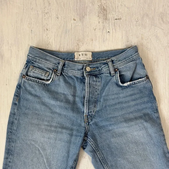 We The Free Maggie Mid Rise Distressed Straight Leg Jeans Light Wash Size 25 FP - Picture 3 of 10